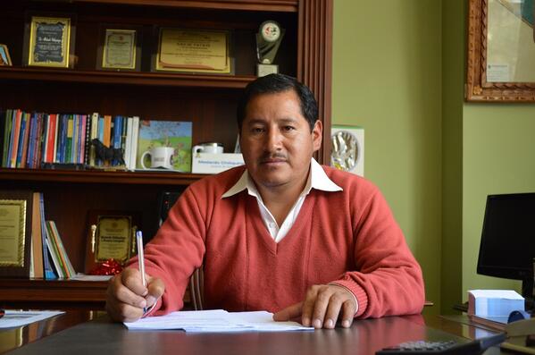 Gadmdepatate's tweet photo. Desde hoy Efrain Aymara asume funciones de Alcalde (E) del @Gadmdepatate #Patate @OswaldoVela1 @FanniPrez @UNIMAXTV http://t.co/PBsOP7Hg0K