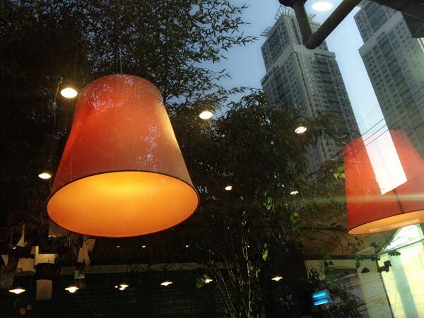 항상 먼저관심가져주고 먼저다가가고 먼저공감하고 먼저웃겠습니다