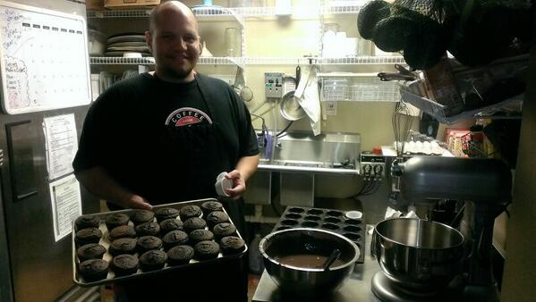 DanCitizen's tweet image. Love cupcakes? Donate $25+ to @FredXchange at @Blackstone1113 tomorrow &amp;amp; get a FREE cupcake. Community #GIVE14 #FXBG