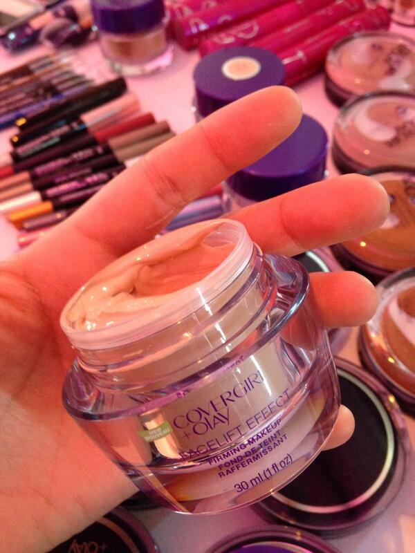 COVERGIRL's tweet photo. #FirstLook! Meet new #COVERGIRLOlay #FaceLiftEffect. The hydrating/firming power of a night cream+coverage. http://t.co/8OdrCXRChr