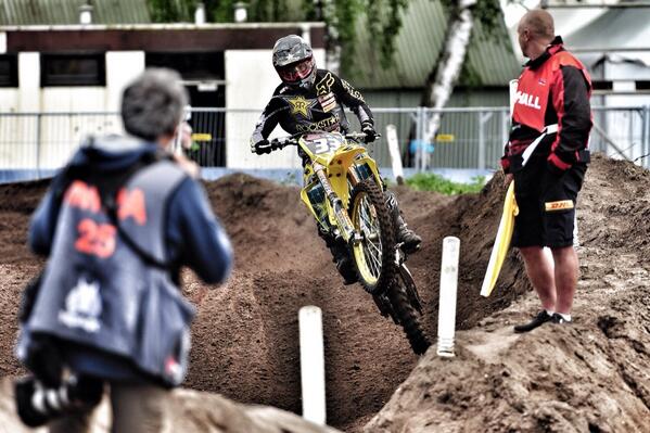 mxstyle_ tweet picture