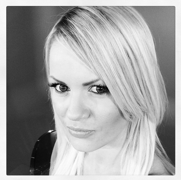 MedInfinityIT's tweet photo. #valentinagf, un #selfie in bianco e nero (foto via http://t.co/ZnEWeuMweE) #GF13 #grandefratello http://t.co/FdDNYEuGNk
