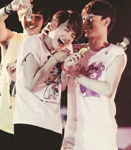 BunnyTeethNoona's tweet photo. #HappyBaekhyunsDay my light,my vitamin B,my class clown,my biggest jerk,my love #Baekhyun http://t.co/H8pla3VSjA