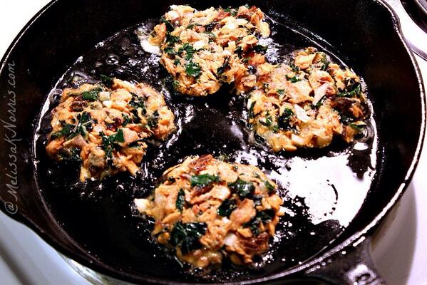 sharonlynn3's tweet photo. Simple Salmon &amp; Kale Cakes - tinned salmon, kale, egg, basil, Dijon mustard #paleo #Glutenfree #EatClean http://t.co/ruR8iHeNOr