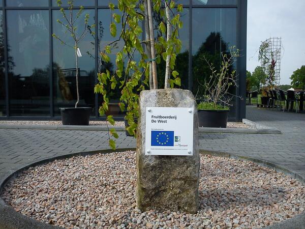 landvanmenw's tweet photo. Vandaag het bord geplaatst voor de subsidie voor het warmteafgifte systeem http://t.co/OgGpFsRqzv