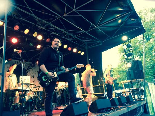 Popunie's tweet photo. Wat een energie! De Likt en special guest @SpecialSteveNL sluiten de Sena Talent Stage af! En hoe! #popunie @BFZH http://t.co/GPtecO3VWK