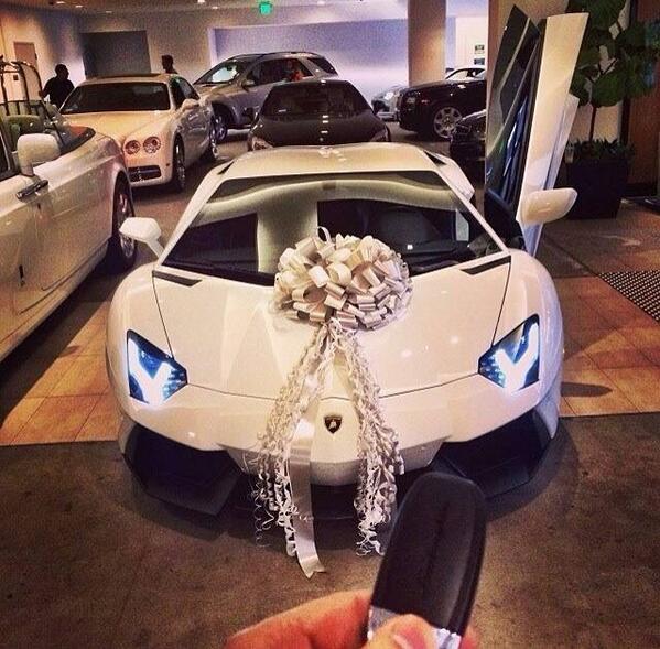 HQStyle's tweet photo. The perfect present @lamborghini Aventador! #IceCold http://t.co/OXd1kdUEu2