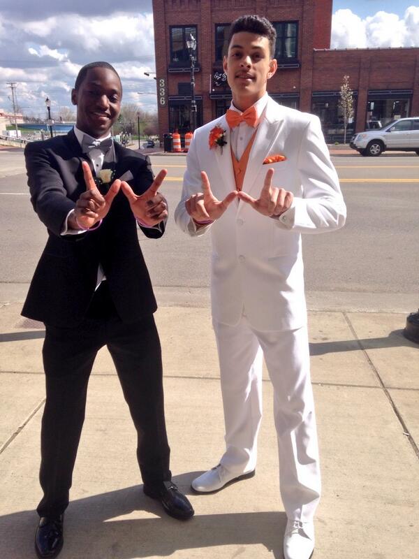 marcusmoore22's tweet photo. WAYNE STATE BOYS #CLASSOF18 @Devyn21_ (🏈) and I (🏀) ✊ http://t.co/ywn5cnjbNf