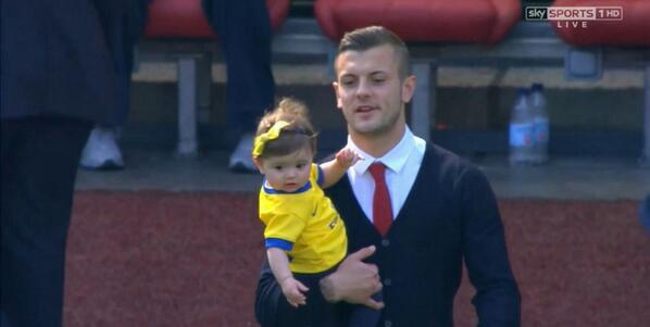 Jam_AFC3's tweet photo. She wore! She wore! She wore a yellow ribbon! She wore a yellow ribbon in the merry month of May! @JackWilshere #afc http://t.co/p2emS847ru
