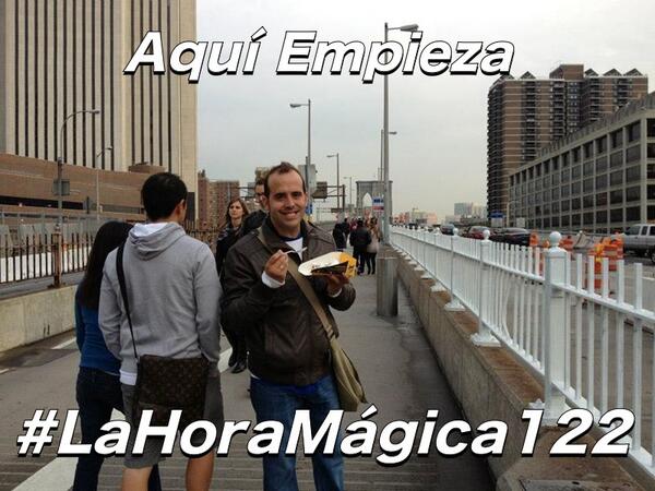 TheCryptoSquire's tweet photo. En la hora mágica nos comemos el mundo a cachitos pequeñitos.. #Aquí y #Ahora #Empieza #LaHoraMagica122 http://t.co/PaC5uc3Gl8