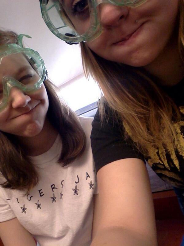 WhiteTideBand's tweet photo. Hannah and Maddie in science class the other day http://t.co/INAoi4b1c8