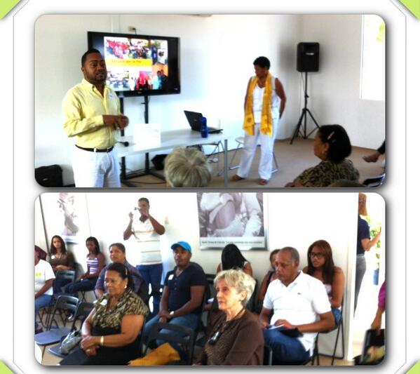 PconvivenciaFil's tweet photo. Aún estas a tiempo de participar en la charla "Los Abrazos Contra la Violencia" #PConvivenciaFil14 http://t.co/91vyLab8PQ