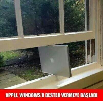 AndroidTR_'s tweet image. Apple started supporting Windows. (Lol)