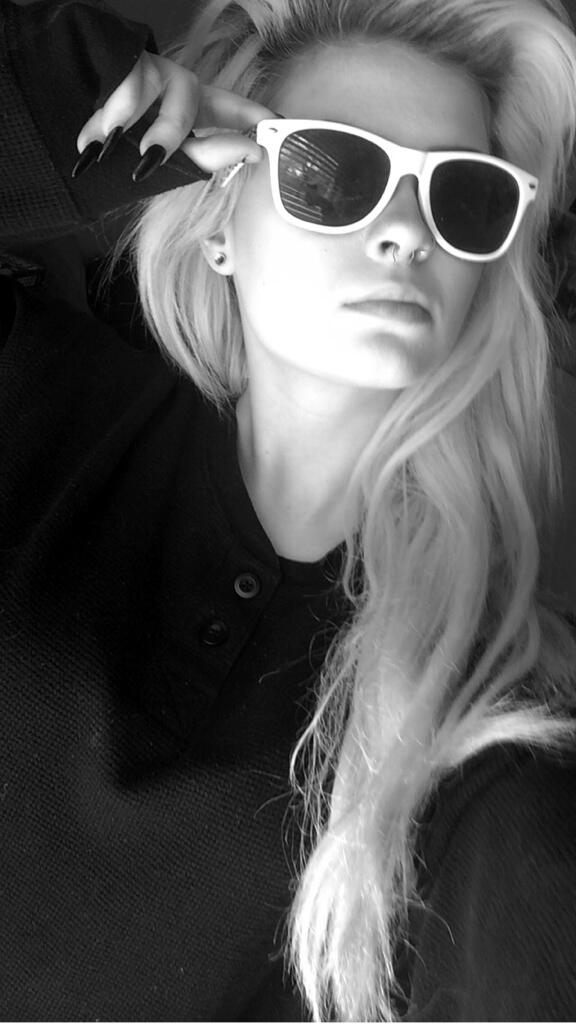 “@ZachTMitchell: <a href="/ggabimariee/">Gabrielle</a> what mental disability do you have?” a rare condition where I cannot see the haters