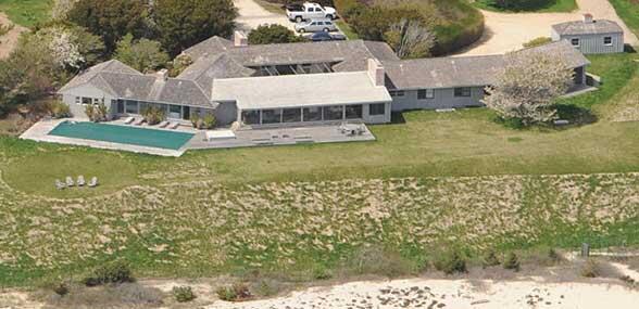 Yahoo's tweet photo. Home sells for highest price in U.S. history: http://t.co/Pt5JaC8GfQ 18-acre Hamptons estate goes for $147 million http://t.co/NOTAwt0BQb