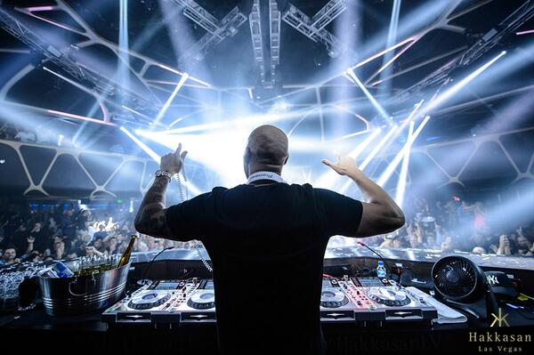 bradLV's tweet photo. Get your #FlashHands ready for @MichaelWoods this week for #HakkasanSundays http://t.co/JASJhhGpdQ  http://t.co/Kj98hhco6I