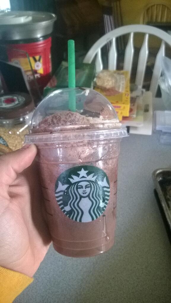 woahbellalowe's tweet image. Its frappy hour. 😍😍😍 #javachip