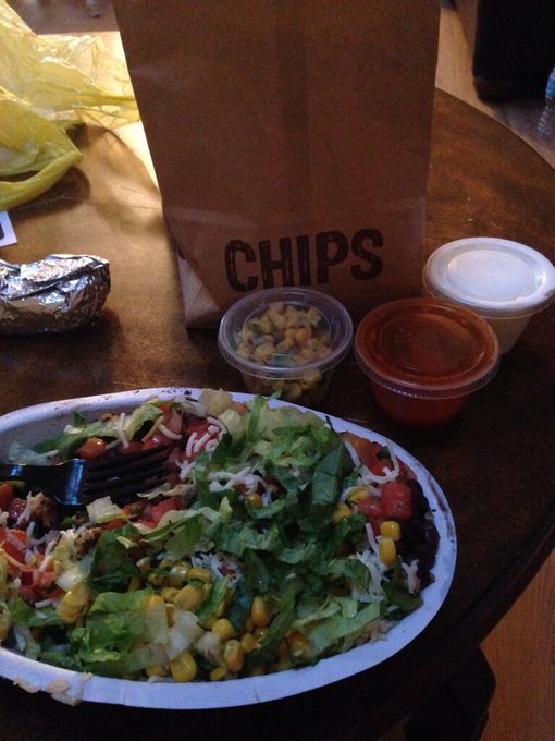 And now I feast 🙌 👨 #CincoDeMayo #chipotleismylife http://t.co/kUCRIwSiRM<a href="/tag/cincodemayo"class="tags">#CincoDeMayo</a><a href="/tag/chipotleismylife"class="tags">#chipotleismylife</a>