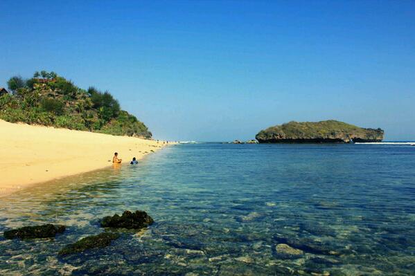 infojogja's tweet photo. #fotojogja #wisata | @SMangkunegara: Pantai Sadranan, Yogyakarta. http://t.co/78VwRRG13C
