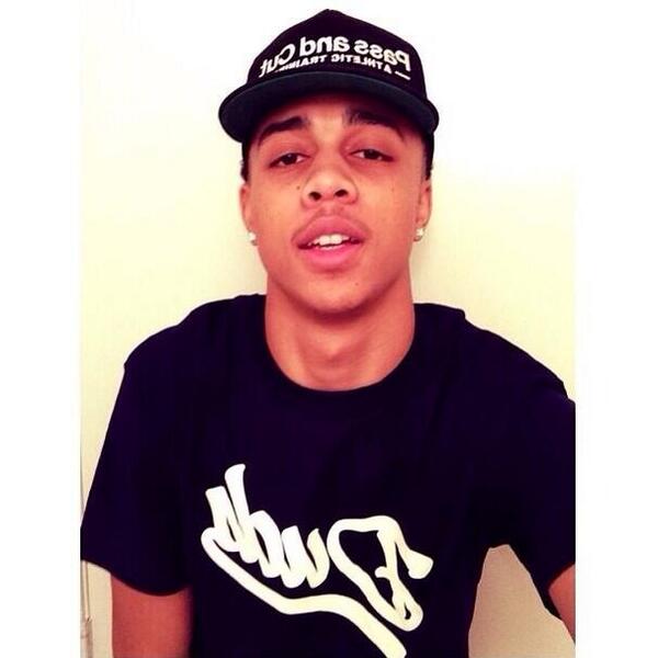 justdoitlikemil's tweet image. #MCM the bae khayman💗💍😍 #PapiK @kburton_25