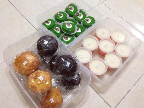 Affordable Prize @ Kantin Fisipol UGM - Coco and Cheesy Cupcakes, Strawbery Puding, and Greentea Roll - ToDay