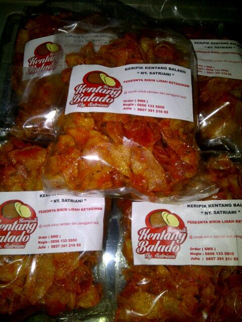 echydew's tweet image. Ini berbeda dr cemilan yg lain,kripik kentang renyah dibalut sambel cabai yg pedes manis...#Recommended, mau,RT ya..