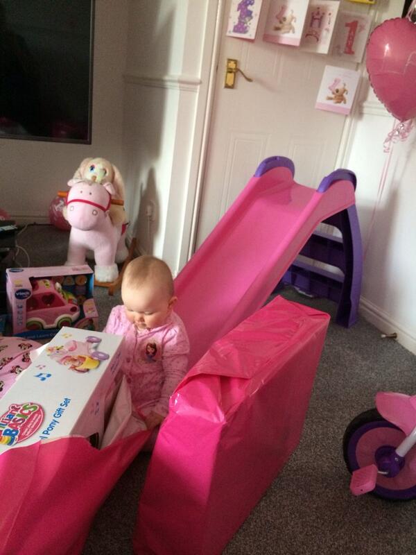 Happy 1st Birthday to my little princess.. Can't believe she's one already.. Where has the time gone?! 🎉🎁🎂