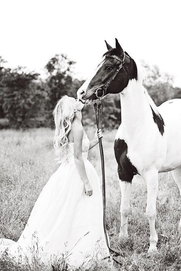 PrettyInPickups's tweet photo. I like my horse sometimes 💕😍 http://t.co/sQX61U1EvR