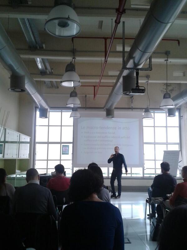 TorinoStorytell's tweet photo. È da seguire @Pitizeta, oggi al master in digital marketing con @Gianps  @Eurogiovani #eu3smm http://t.co/sxQW2iujv0 #webmarketing