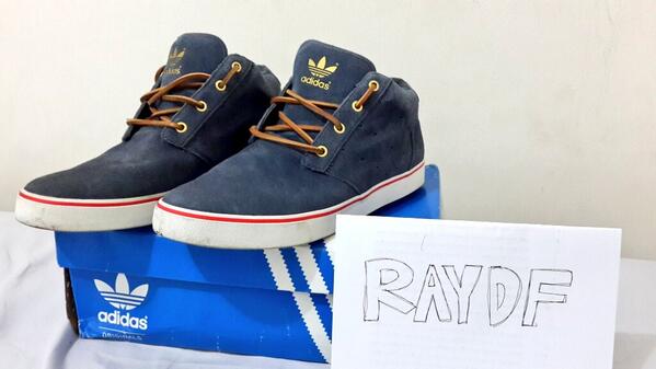 RayhanDF's tweet image. Min tolong bantu jual dong @3foilStore.  FS adidas foray sz44 navy blue, pemakaian dibawah 5X.  CP: 087785524648