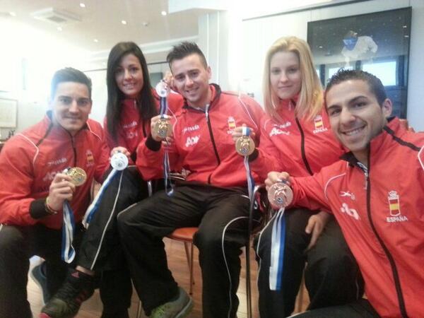 deportegob's tweet photo. Aquí, los medallistas #EuroKarate2014 @DamianHQuintero @fransalazar86 @Matias_Gomezz @SoniaGarcia_94 @crisvgonzalez http://t.co/dHw9xLZ6rZ