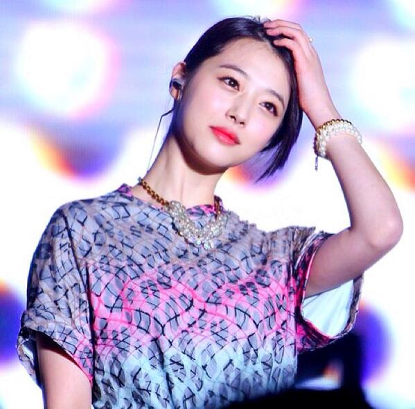 cutesullii's tweet photo. Sulli rum Pum Pum Pum #sulli #kpop #korean http://t.co/BJvLAdtjkq