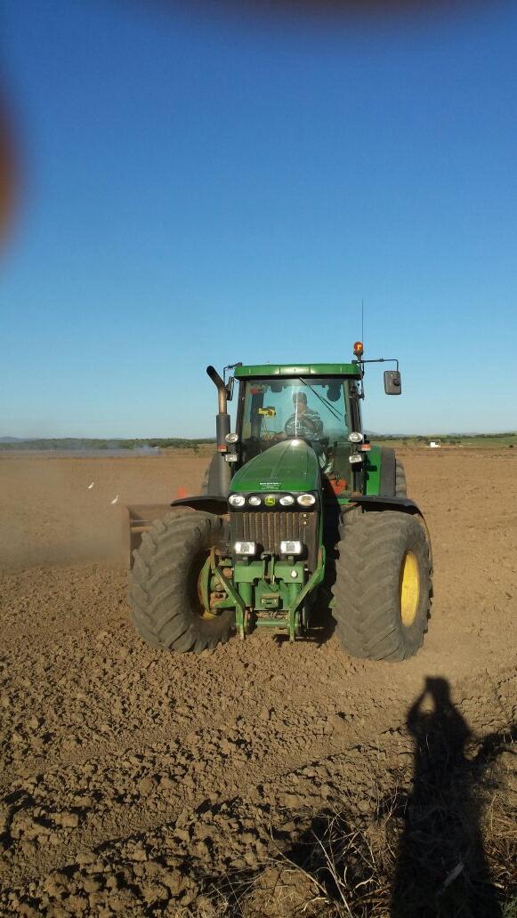 DjJosca's tweet photo. Buenos dias fieras ¡¡ @RomyPrez  @maquinaria_agri @agroterraMF @agricultorsoria @agriculturacat http://t.co/ZRJscIgH9A
