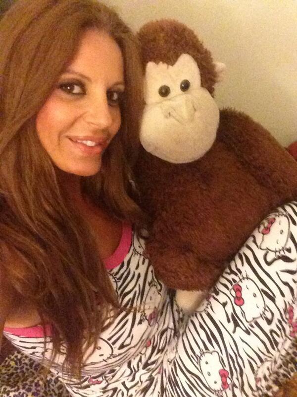 salvajemonroy's tweet photo. Despues de un dia duro de rodaje, a la camita con mi mami @soniamonroy :-) I love you mom!! 🐵❤️ http://t.co/IEtJL4SRgb