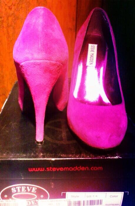 CelesteSM's tweet photo. $550.••
Steve Madden, 4.5 (27.5). http://t.co/4zg6PDRxbg