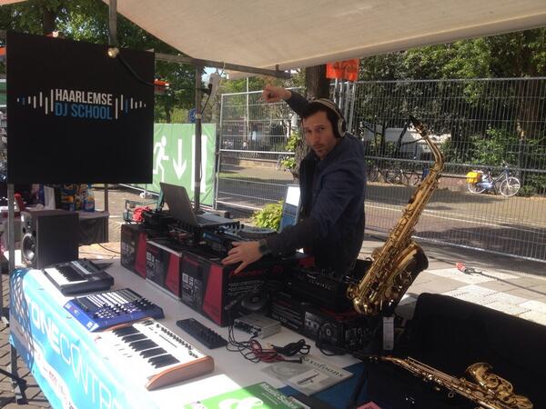 Samen de Haarlemse Djschool op het bevrijdingsfestival