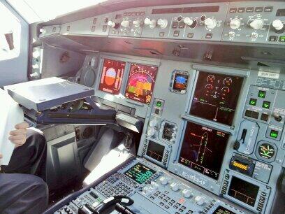 gallardeando_es's tweet image. La cabina de un avión es toda una estación meteorológica. Esta noche, en "El Tiempo", nos vamos a un avión de #Iberia