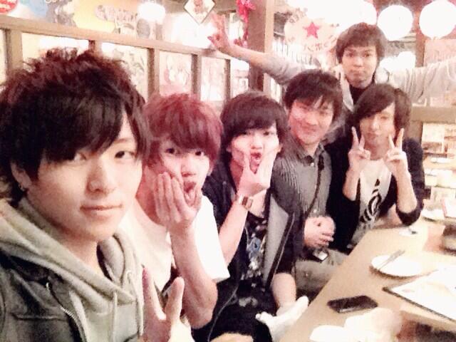 たいぽん Taipon Themorusaism 俺 マホト サグワ Imigaさん トミックさん たいぽんで赤からなう 8日は朝から寺村さんに髪セットしてもらって撮影してもらうから楽しみ アイコンやっと本格的なのに変えられる W Http T Co Gbfeld4gdp