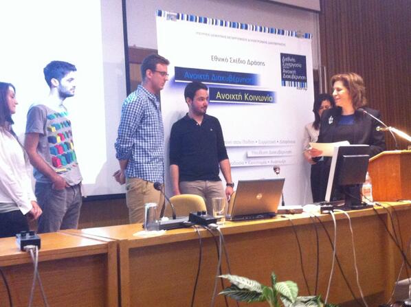 Βραβεύουμε τους νικητές του 1ου Open Public Data Hackathon #hackathon #OGP14gr @YDMED