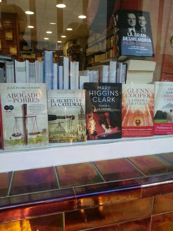 EGBecerra's tweet photo. Mi novela "El Secreto de la Catedral" en el escaparate de la librería Tharsis.
Disponible en librerías e internet. http://t.co/Ogk6NZzq3K