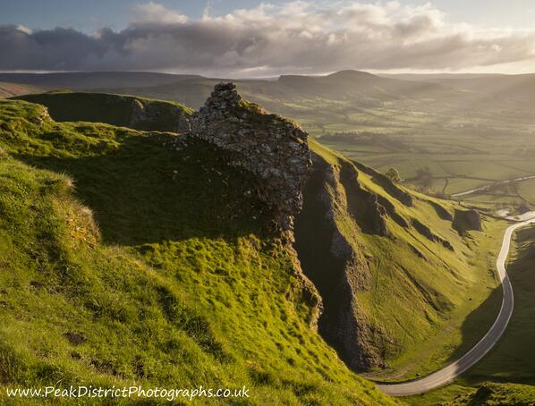 Winnat's Pass this morning: peakdistrictphotographs.co.uk/-/galleries/pe… #castleton <a href="/vpdd/">Visit Peak District & Derbyshire</a> <a href="/peakdistrict/">Peak District National Park</a> #peakdistrict #theworldaway