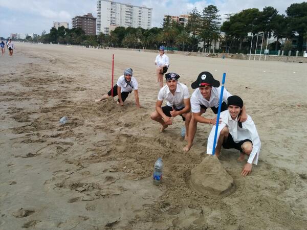 JosepLl_Segura's tweet photo. Avui una de pirates. Jocs d'animació a la Platja #Voramar.
#IESBenicàssim
#TafadAnima http://t.co/4ENM0t2dZ0