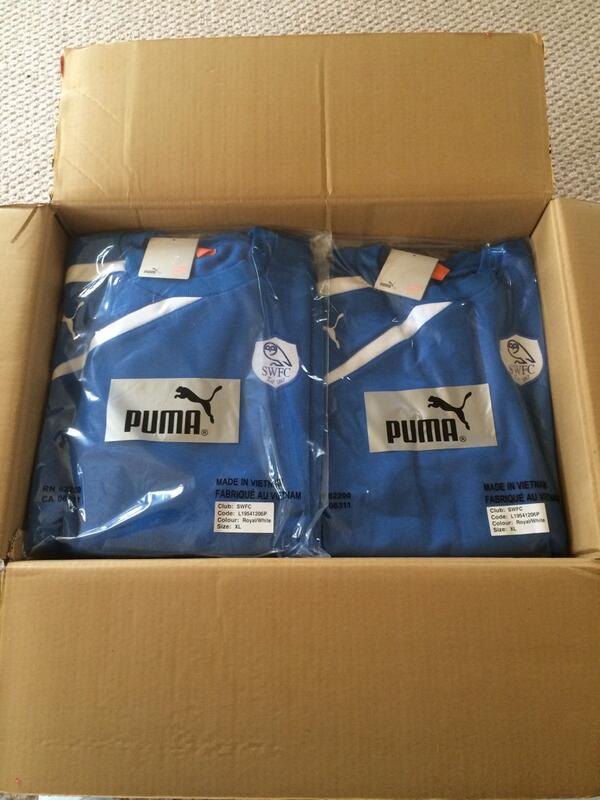 LiamJPalmer's tweet image. | GIVEAWAY | RT to Win One of this seasons training sweatshirts. Five winners will be chosen at random. Good Luck 👍