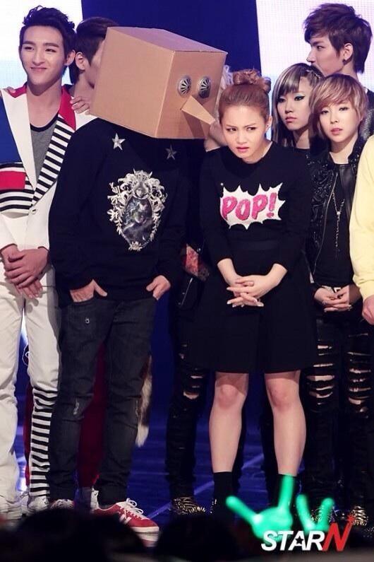 LEE_HI__yg's tweet photo. 💕イハイbot✨
ねぇみて！ダンボールマン！
 みんなハイのTweetスルーしてく！

ねぇ！あなたはしないでしょ？！
 早くRTしてください！

#RTしてYGFに会わせてください 
#RTしたbotとペンを迎えにいく http://t.co/u8qUxddMpD