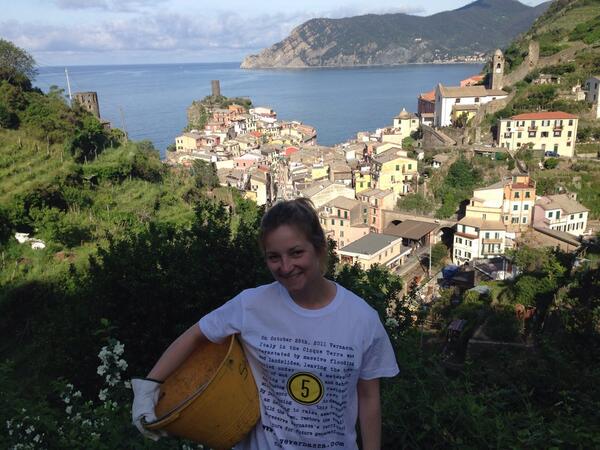 busaboutdee's tweet photo. Getting our hands dirty at Vernazza - the place badly affected by flood in 2011. #savevernazza #BusaboutCrew http://t.co/aegwQ9uEuc