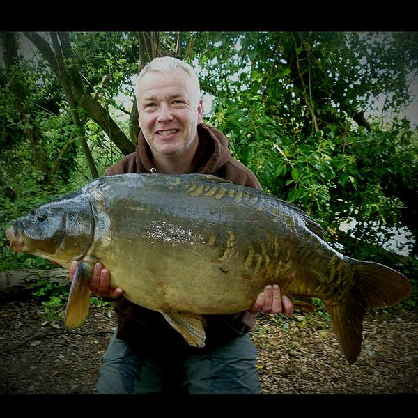 Scott James with a Yateley Split lake stunner &amp; new PB at 33.12 lb. He used my new Withy Pool Mix special. Congrats