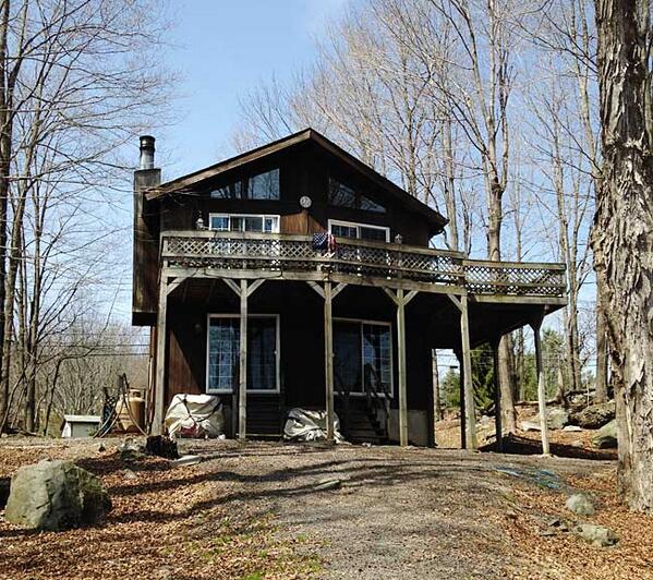 poconosrentals's tweet photo. Hideout Lakefront Poconos Pennsylvania Cottage Rental Recently Remodeled 1141 http://t.co/aKU9Z6lYOk http://t.co/UrdFLHk4UO