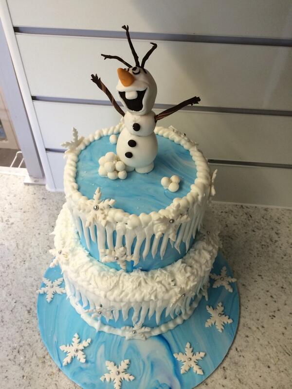 CakesandMore's tweet photo. Wedding cakes, celebration cakes, I do those. Things that make me smile #northeasthour #aycliffehour http://t.co/Da5Di9N8bx