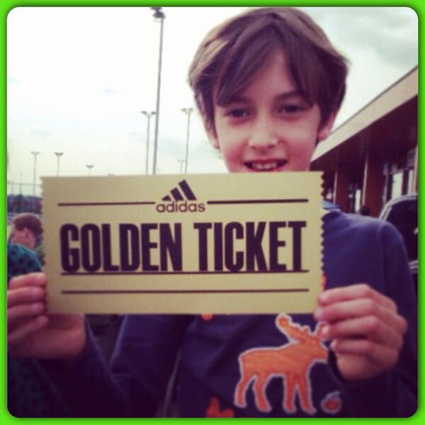 Hockey_Weekly's tweet image. Gefeliciteerd Victor! Jij hebt het @adidas_Hockey Golden Ticket gevonden bij @Fletiomare! Wie vindt 'm deze week?
