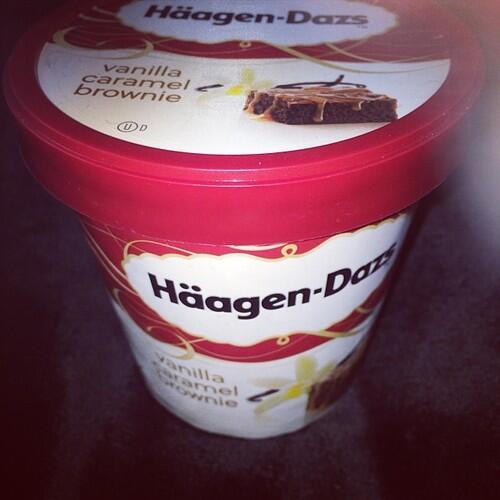 LittleMixOffi17's tweet photo. @perrieeele : My FAVOURITE ice cream ever! Mmmm <3 http://t.co/orS9Djtids
